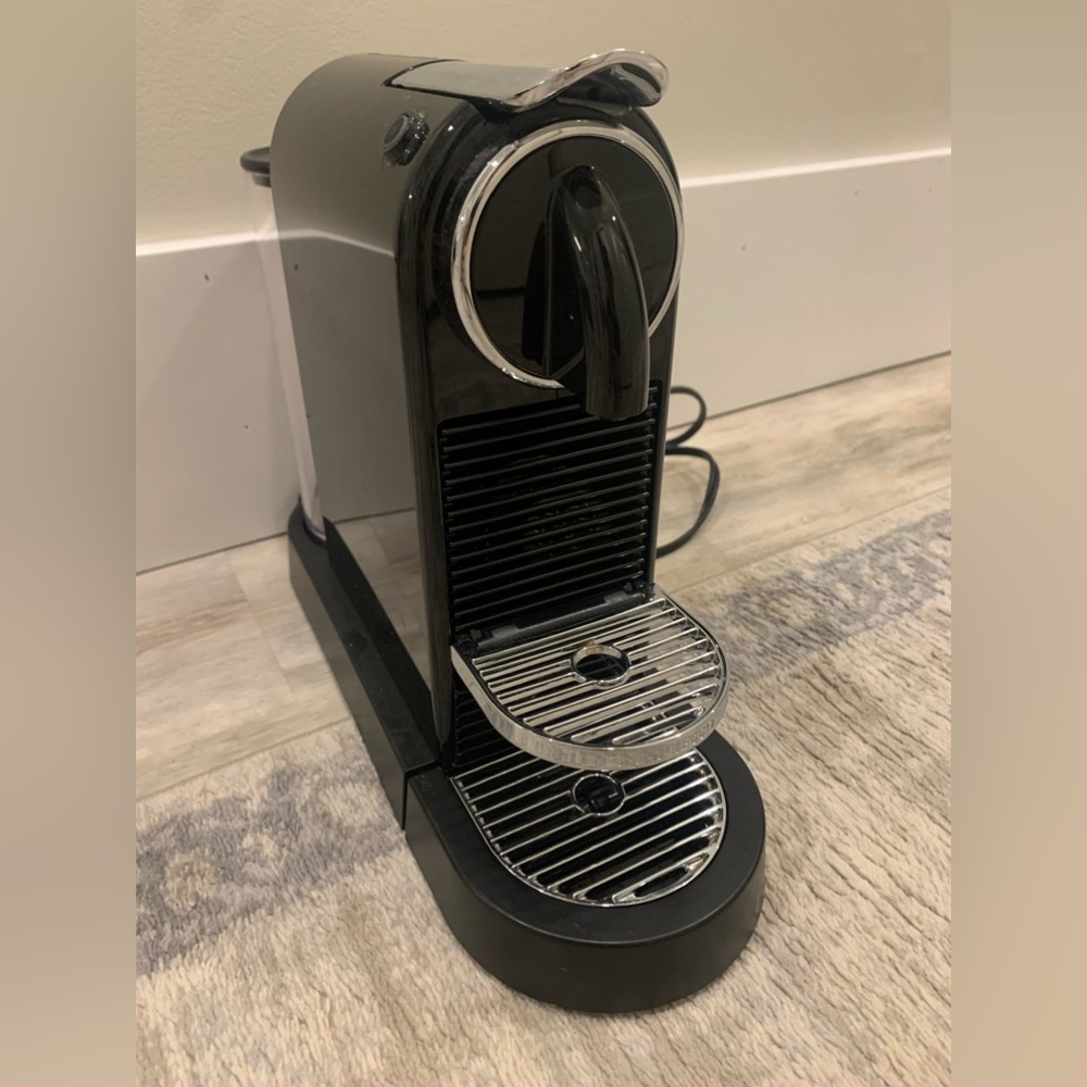 Nespresso Citiz coffee machine . See details in photo. Brand new without box.
